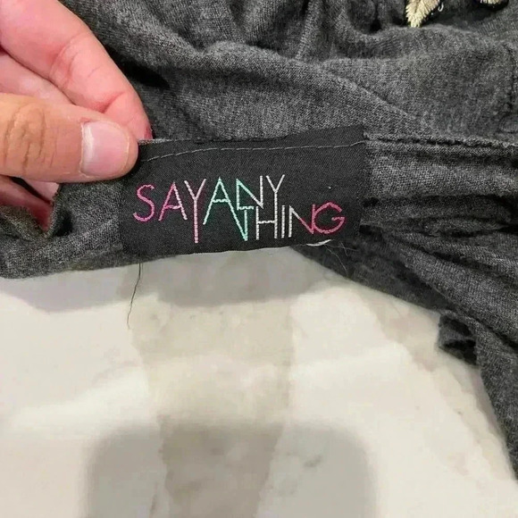 Say Anything Gray Short Sleeve Shirt Floral Embroidery Choker Style Womens Large - Picture 4 of 5